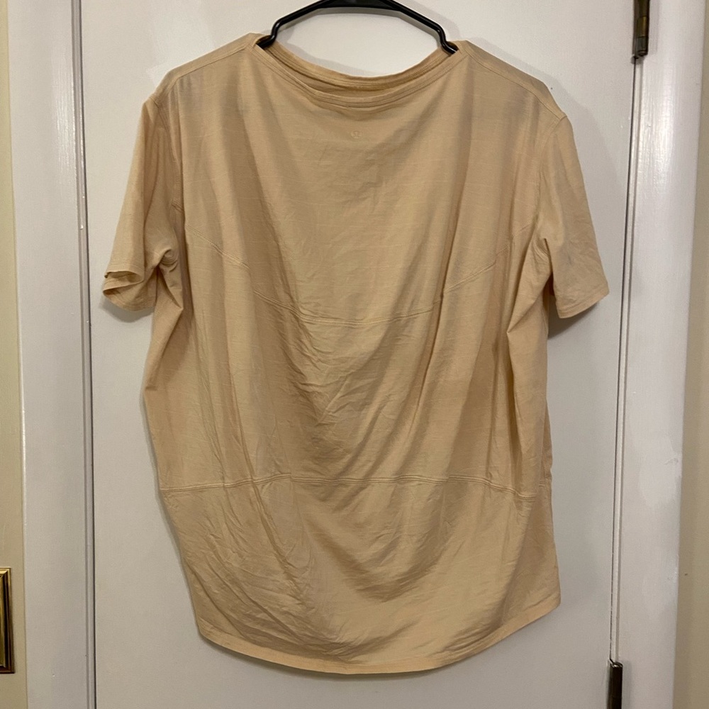 Lululemon Back in Action Short Sleeve Shirt in Prosecco